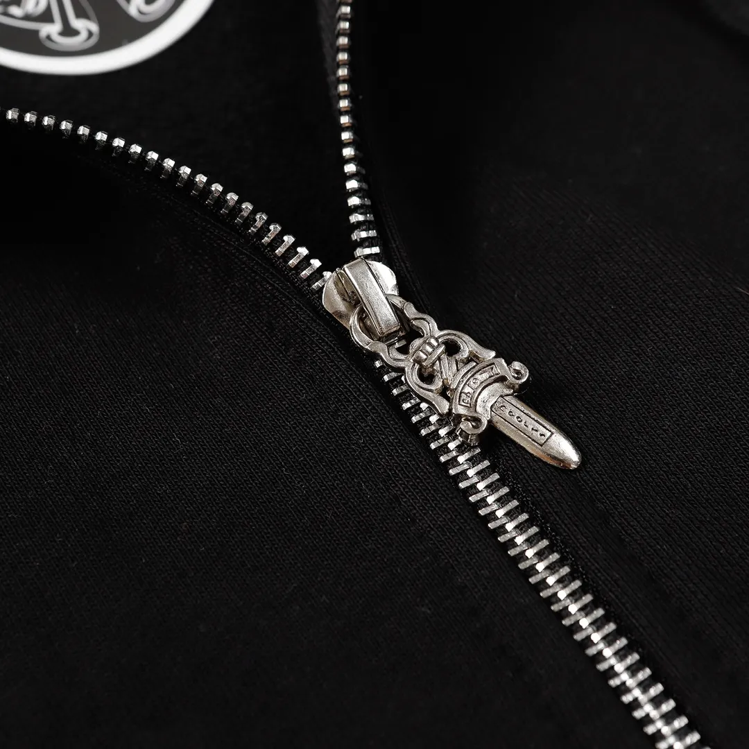 Q21—P58 -Chrome Hearts/Chrome Hearts printed zipper sweatshirt cardigan jacket -420 grams of high-density, high-quality wool, soft, delicate and skin-friendly, soft and silky to the touch, warm and skin-friendly -The hardware zipper accessories are all customized and full of details -Colour: black -Size: S M L XL